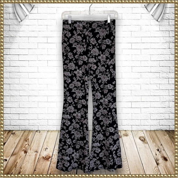 Forever 21 Black Gray Floral Flared Leggings Pants Small - Picture 1 of 12